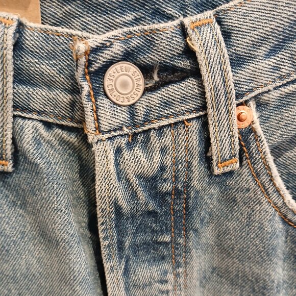 Levi's Women's Classic 501's Jeans - Picture 2 of 8